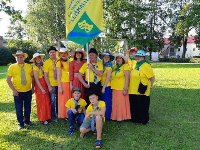 Amatierteātru salidojmā